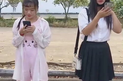 小姐姐喝酒要找小哥哥喝,小姐姐畅饮欢乐时光